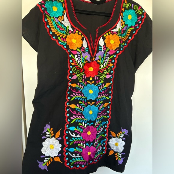 Midi Mexican style dress, with colorful flowers mid thigh - Picture 1 of 3